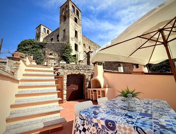 Piscina - Rustico, casale in Vendita in Via Cima 16 a Dolceacqua