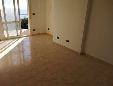 Stanza - Bilocale in Vendita in Via Aurelia a Riva Ligure