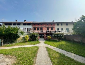 Foto 1 di 35 - Villa in Vendita in Via San Grato a Alice Castello