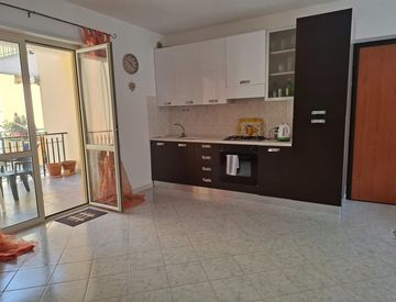 Cucina - Trilocale in Vendita in Strada Statale 18 Tirrena Inferiore a Gizzeria