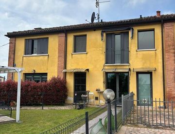 Facciata - Trilocale in Vendita in Via Argine Po 108 a Vigarano Mainarda