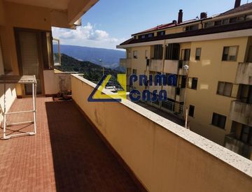 Terrazza - Quadrilocale in Vendita in zona Sant'Elia a Pentone