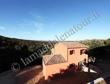 Facciata - Villa in Vendita in Via del Porto a Santa Teresa Gallura