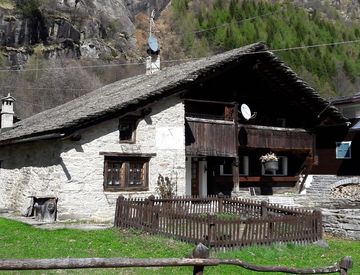 Foto 1 di 9 - Baita, bungalow, chalet, trullo in Affitto in zona Pecetto a Macugnaga