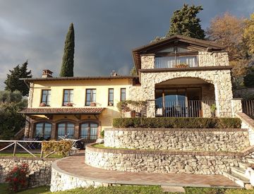 Facciata - Villa in Vendita in Corsanico a Massarosa