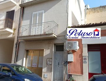 Foto 1 di 22 - Casa indipendente in Vendita in Via Attilio Regolo a Comiso