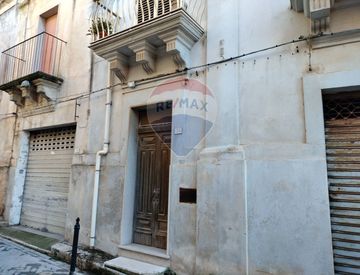 Foto 1 di 22 - Casa indipendente in Vendita in Via Tommaso Chiavola 34 a Chiaramonte Gulfi