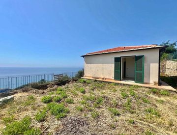 Foto 1 di 31 - Casa indipendente in Vendita in Regione Leschea a Cipressa