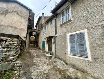 Foto 1 di 28 - Rustico, casale in Vendita in SS28 Nord 53 -55 a Ormea