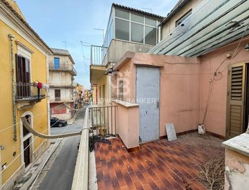 Foto 1 di 28 - Casa indipendente in Vendita in Via Narciso Cozzo 18 a Ragusa