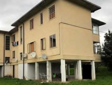 Facciata - Quadrilocale in Vendita in Via G. Mossolin 8 a Lonigo