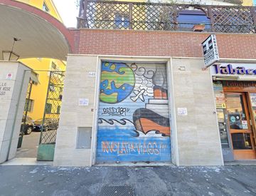 Vista - Attività commerciale in Vendita in Via Tuscolana 648 a Roma