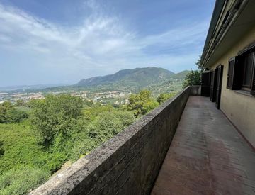 Terrazza - Quadrilocale in Vendita in Strada della Romita a Terni