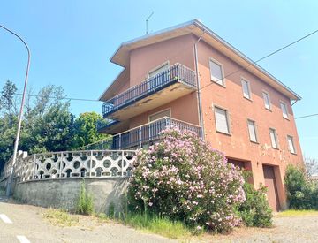 Foto 1 di 23 - Casa indipendente in Vendita in Via Guglielmo Marconi a Ziano Piacentino