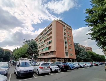 Foto 1 di 17 - Bilocale in Vendita in Via Bellaria 51 a Bologna