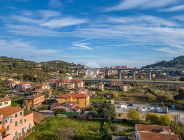 Foto 1 di 12 - Rustico, casale in Vendita in Via Giuseppe Airenti 145 a Imperia