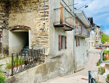 Foto 1 di 28 - Casa indipendente in Vendita in Via Torretta 9 a Briga Alta