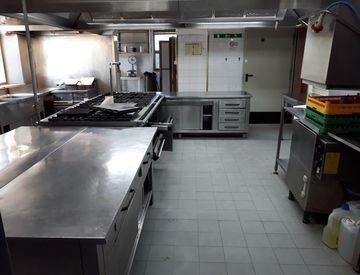 Cucina - Locale commerciale in Vendita in Via Romana a Capannori