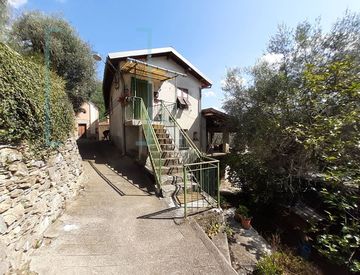 Foto 1 di 34 - Rustico, casale in Vendita in zona Centro a Pieve di Teco