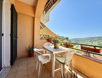 Terrazza - Quadrilocale in Vendita in Via Dolcedo 175 a Imperia