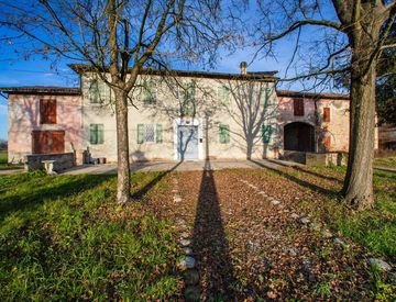 Giardino - Villa in Vendita in Via Grazie a Correggio