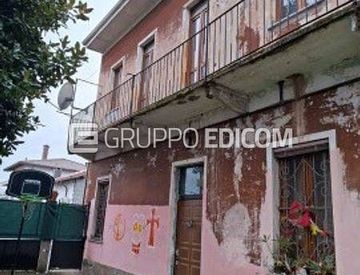 Facciata - Trilocale in Vendita in Via Gioacchino Rossini a Busto Arsizio