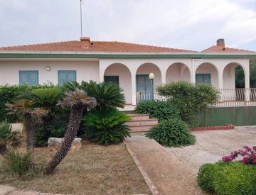 Foto 1 di 11 - Casa indipendente in Vendita a Scicli
