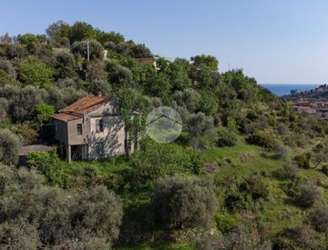 Foto 1 di 27 - Rustico, casale in Vendita in Via Costa Murata a Imperia