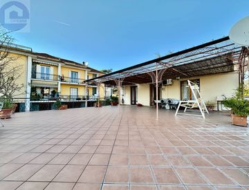 Terrazza - Casa bifamiliare, trifamiliare in Vendita in Via degli Ulivi 38 a Imperia