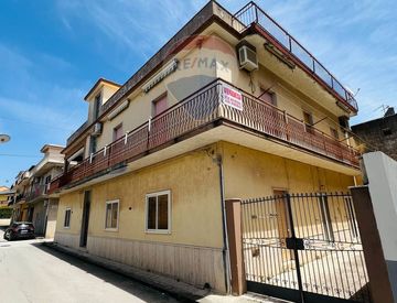 Foto 1 di 48 - Casa indipendente in Vendita in Via Siracusa 6 a Giarratana