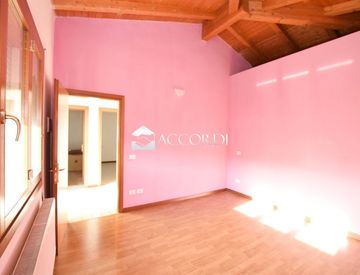 Stanza - Villa in Vendita in Via Roma a Vedelago