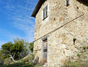 Foto 1 di 10 - Rustico, casale in Vendita in Via Generale Vincenzo Rossi a Bordighera