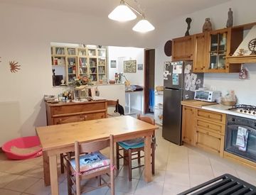 Cucina - Trilocale in Vendita in Via Bricco Falò a Cogoleto