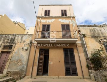 Foto 1 di 25 - Casa indipendente in Vendita in Via Luigi Cadorna 15 a Ispica