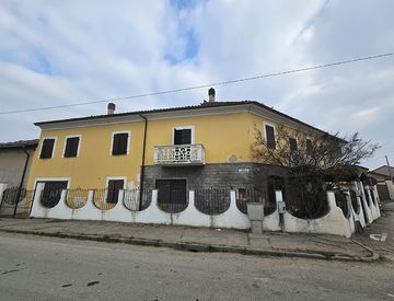 Foto 1 di 24 - Rustico, casale in Vendita in Via Vercelli a Fontanetto Po