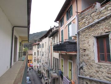 Foto 1 di 21 - Appartamento in Vendita in Via Dante Alighieri 21 a Dolceacqua