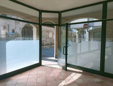 Foto 1 di 18 - Locale commerciale in Vendita in Via Giordano Giovanni Giassi 6 a Lonate Pozzolo