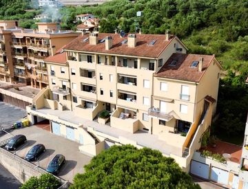 Foto 1 di 44 - Appartamento in Vendita in Via Carlo Alberto Dalla Chiesa 17 a Imperia