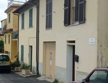Foto 1 di 16 - Trilocale in Vendita in Via Felice Cascione a Villa Faraldi