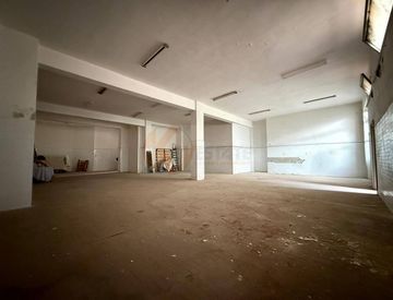 Stanza - Locale commerciale in Vendita in Via Grazia Deledda 31 a Sassari