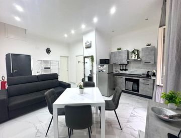 Soggiorno - Bilocale in Vendita in Via Matteo Renato Imbriani a Napoli
