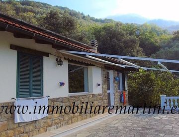 Foto 1 di 15 - Casa bifamiliare, trifamiliare in Vendita in Apricale, IM a Apricale
