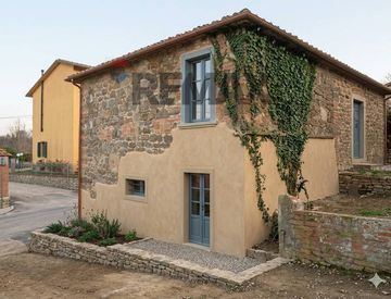 Facciata - Casa indipendente in Vendita in Via R. Morandi 20 a Civitella in Val di Chiana