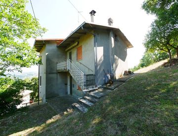 Foto 1 di 41 - Casa indipendente in Vendita in Via San Dalmazio-Marano a Serramazzoni