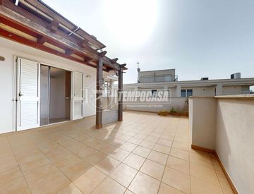 Terrazza - Trilocale in Vendita in Via Saverio Alfarano a Conversano