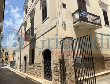 Foto 1 di 26 - Casa indipendente in Vendita in Via Casale 23 a Trani