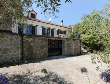 Foto 1 di 33 - Casa bifamiliare, trifamiliare in Vendita in zona Montegrazie a Imperia