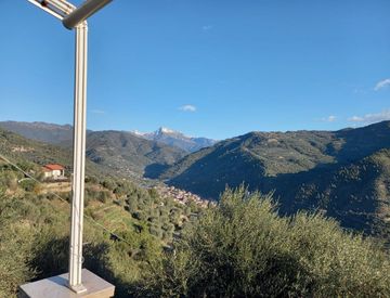 Foto 1 di 28 - Villa in Vendita in Via Monsignore Tornatore a Dolceacqua