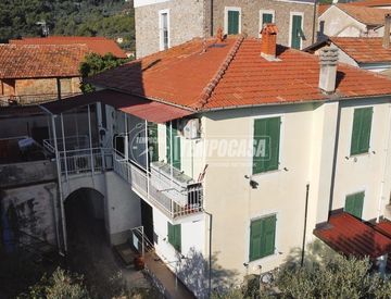 Foto 1 di 36 - Casa indipendente in Vendita in Via degli Alpini a San Bartolomeo al Mare
