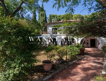 Giardino - Villa in Vendita in Via G. Menotti Serrati 89 a Imperia